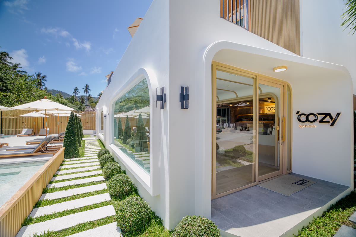 Cozy Space white entrance and pool view