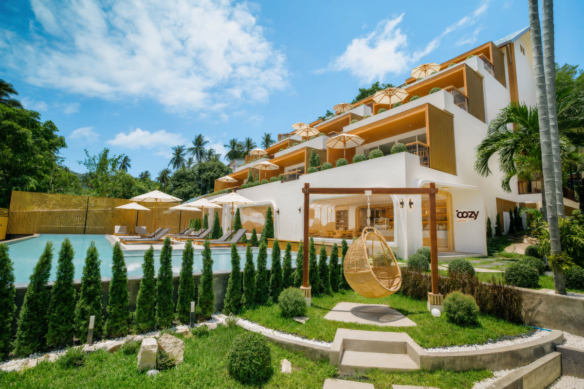 Cozy Space resort exterior and pool